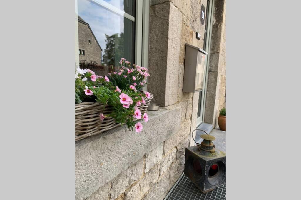 Villa Au Bord Du Ny Hotton Exterior foto